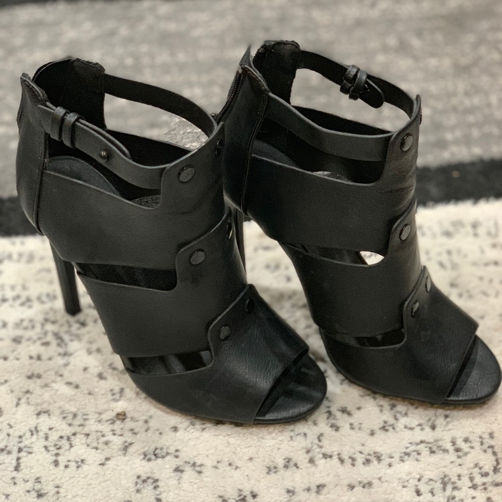 ShoeDazzle Black Heels. Size 5.5
